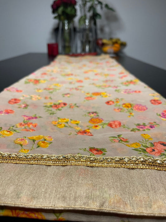 Saraswati – Lässiger Saree mit grauen Blumen